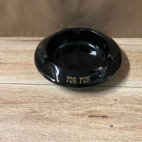 Vtg Harolds Club Reno Black Gold Glass Ashtray Nevada NV USA Ash Tray Souvenir - Picture 3 of 8